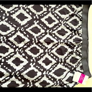 🌸Fresh Produce charcoal grey printed skirt. Great Summer piece and for travel!